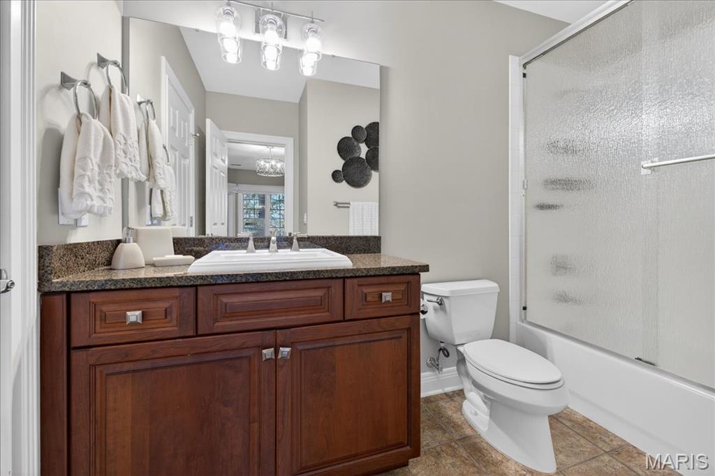 27 Bonhomme Grove Court