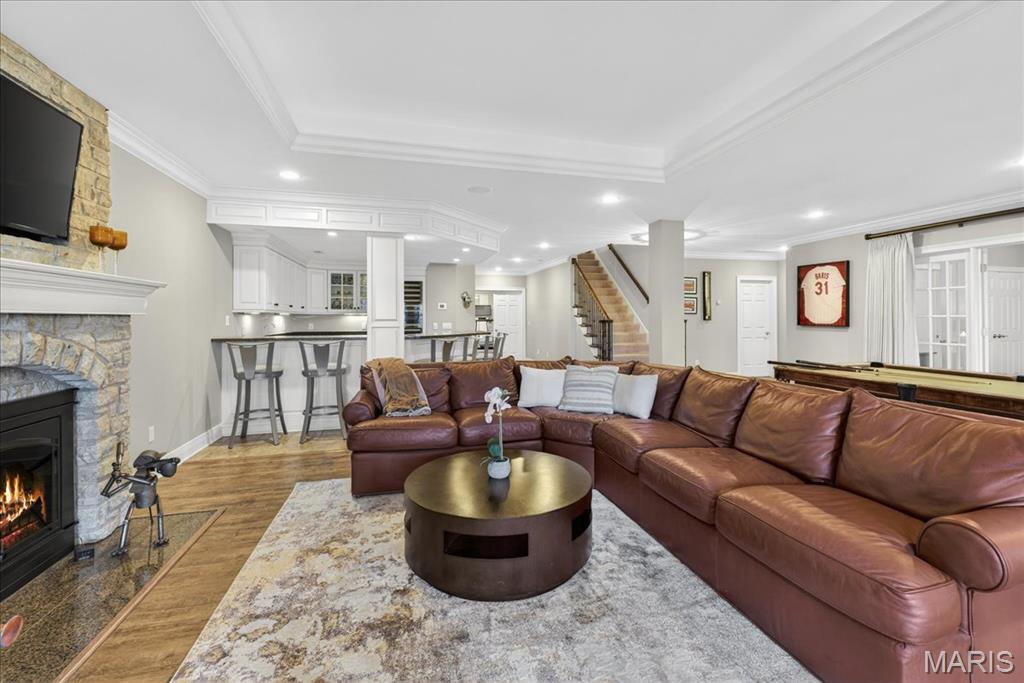 27 Bonhomme Grove Court