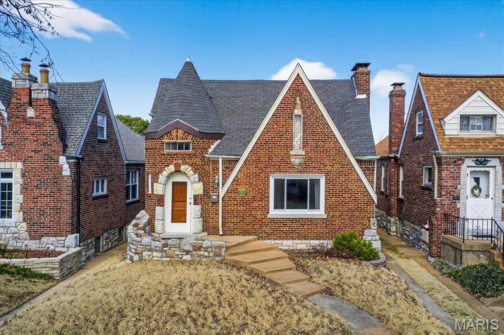 5241 Lindenwood Avenue