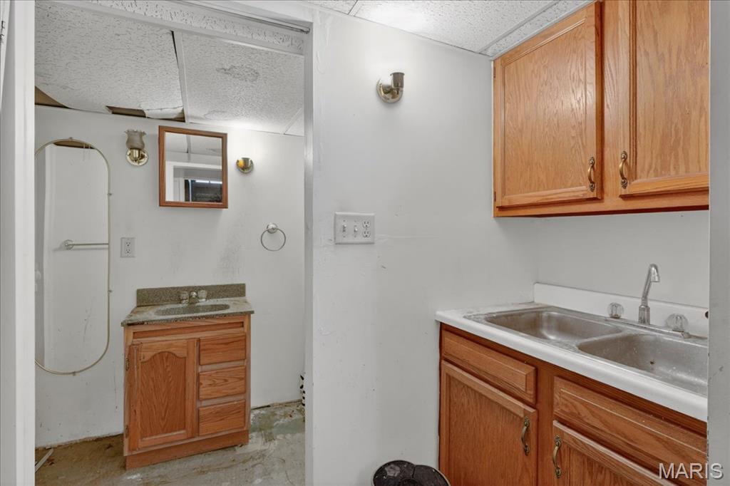 5241 Lindenwood Avenue