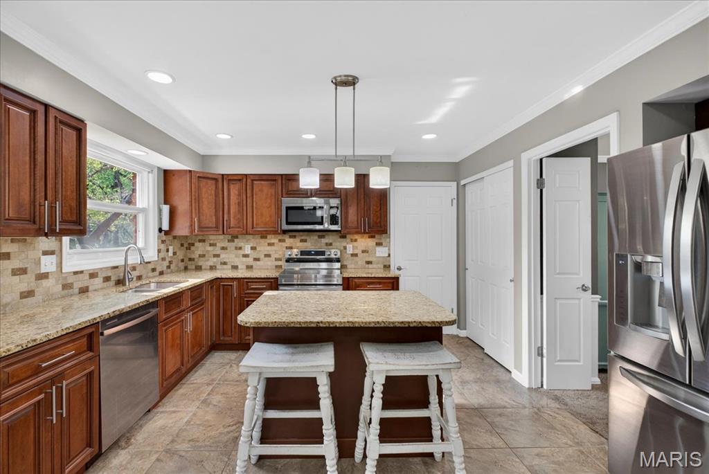 927 Baintree Lane