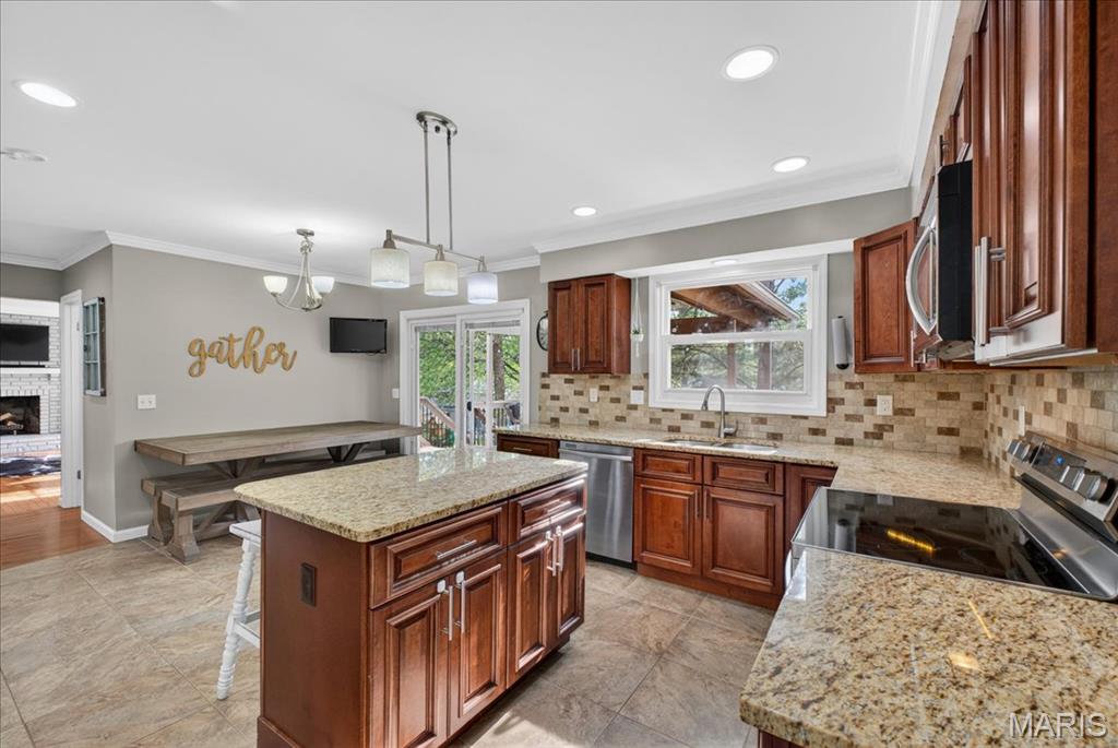 927 Baintree Lane