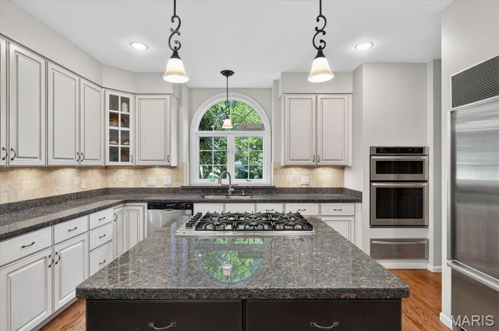 1059 Greystone Manor Parkway
