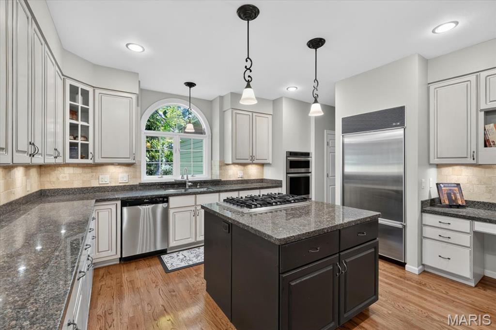 1059 Greystone Manor Parkway