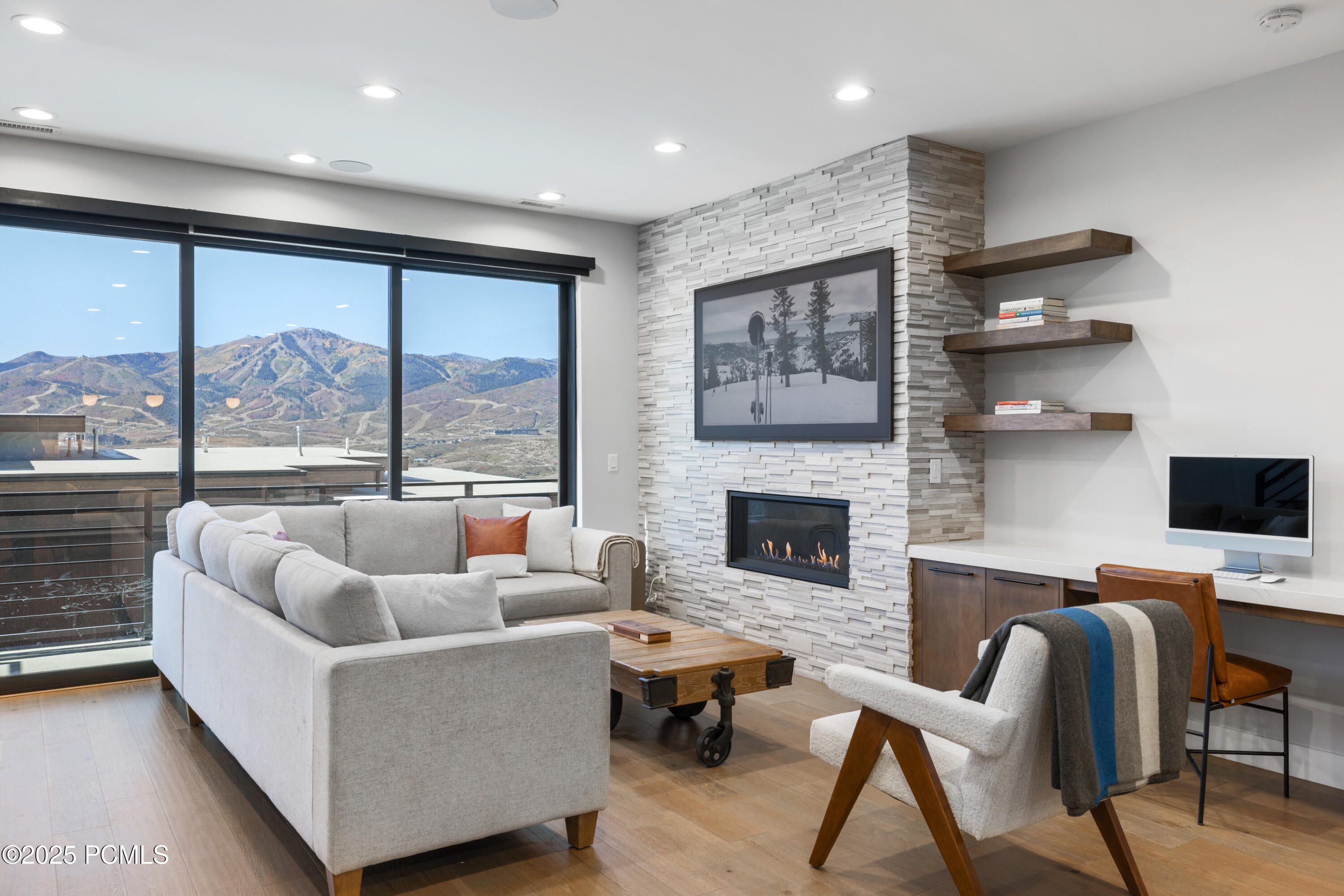 825 E Klaim Drive