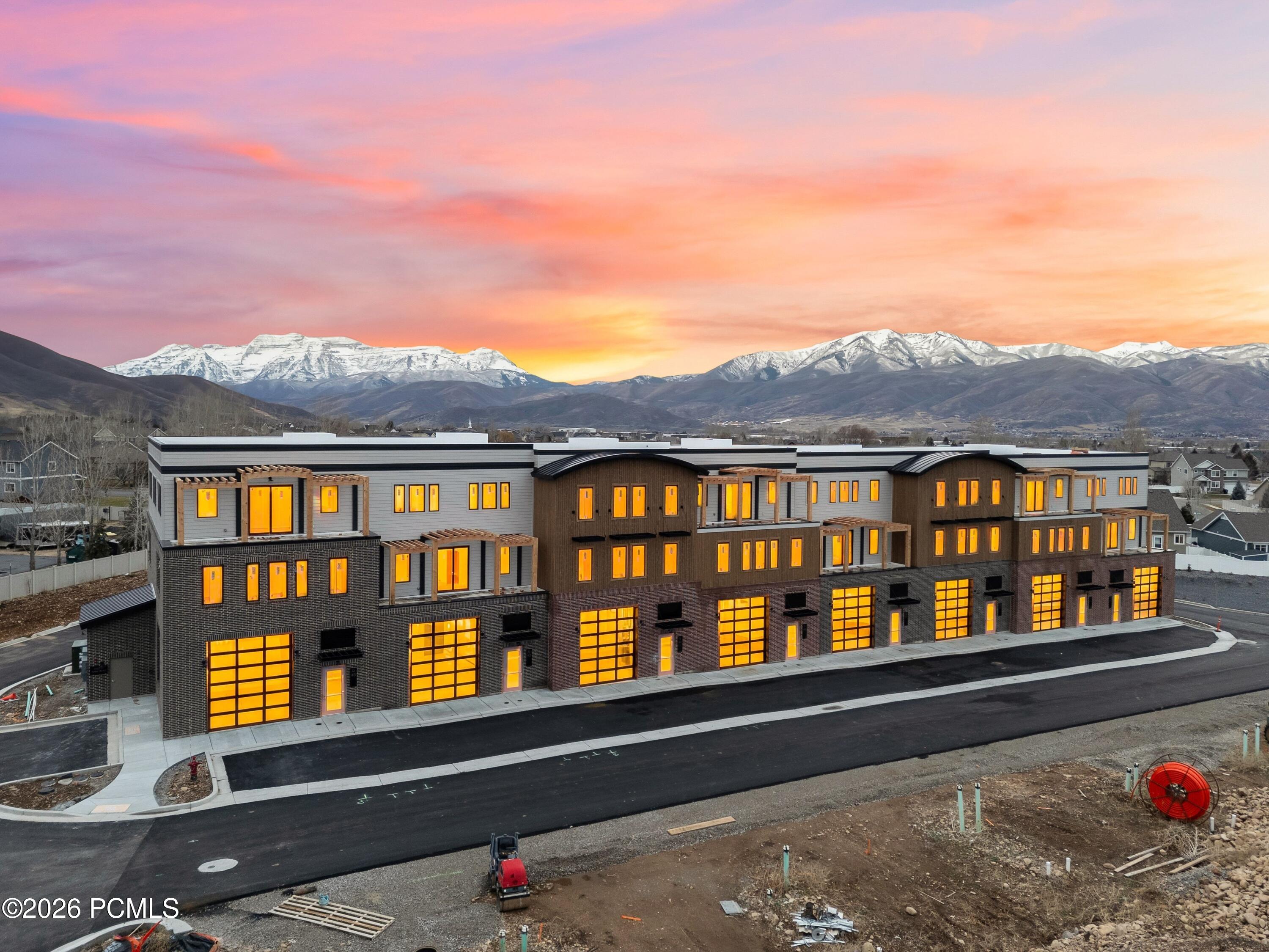 1922 S Highway 40 41