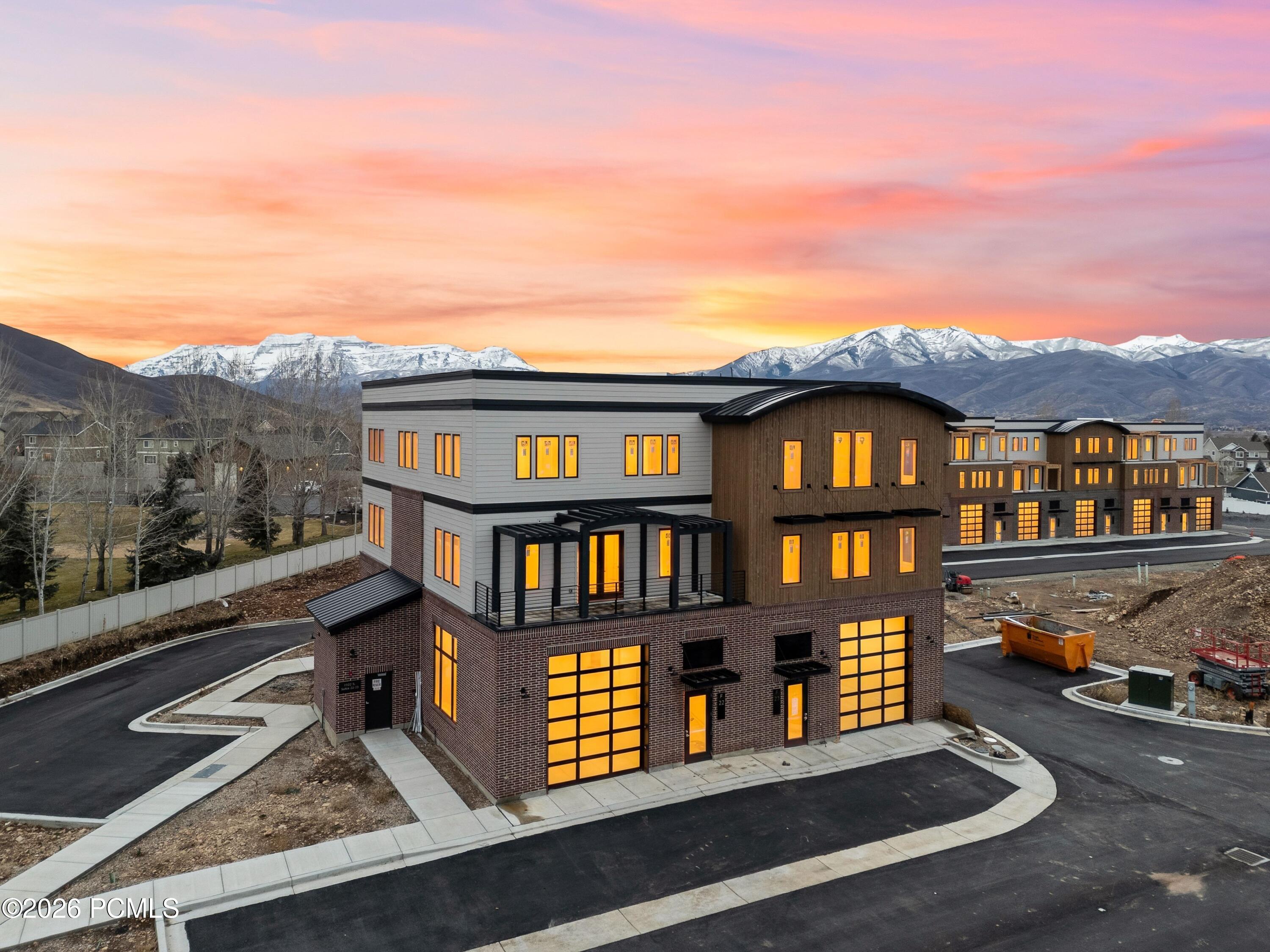 1922 S Highway 40 41
