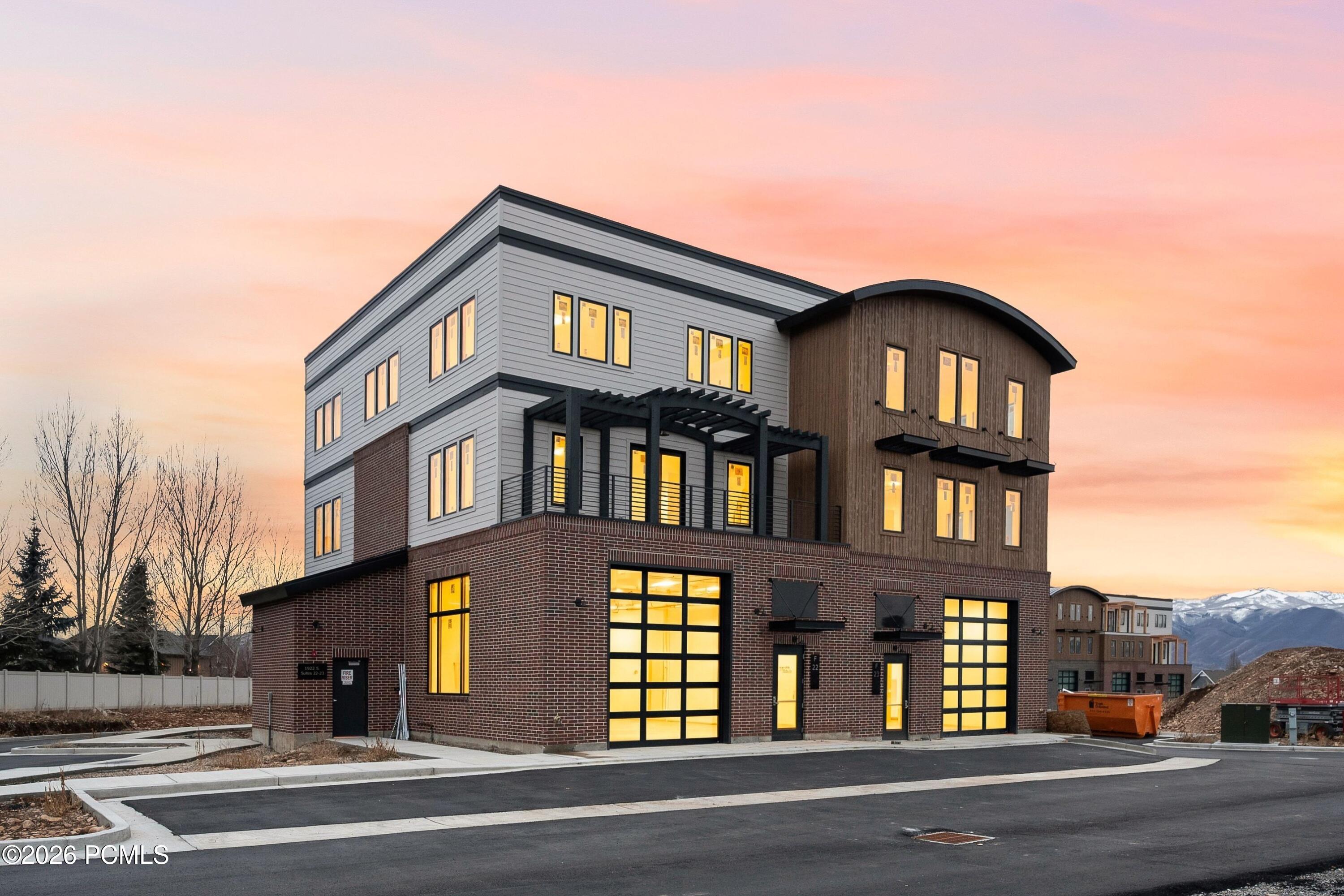 1922 S Highway 40 41