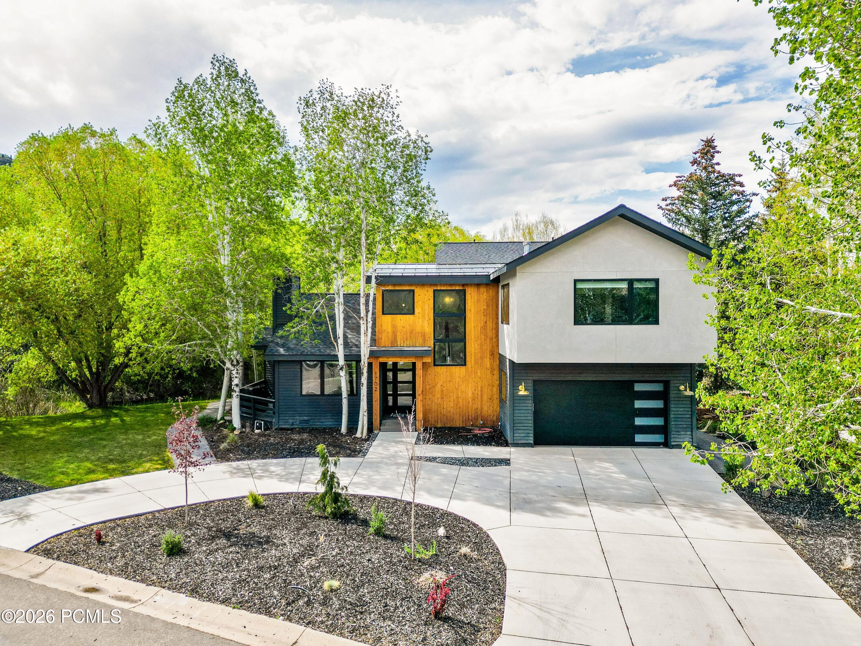 1702 Creek Side Lane