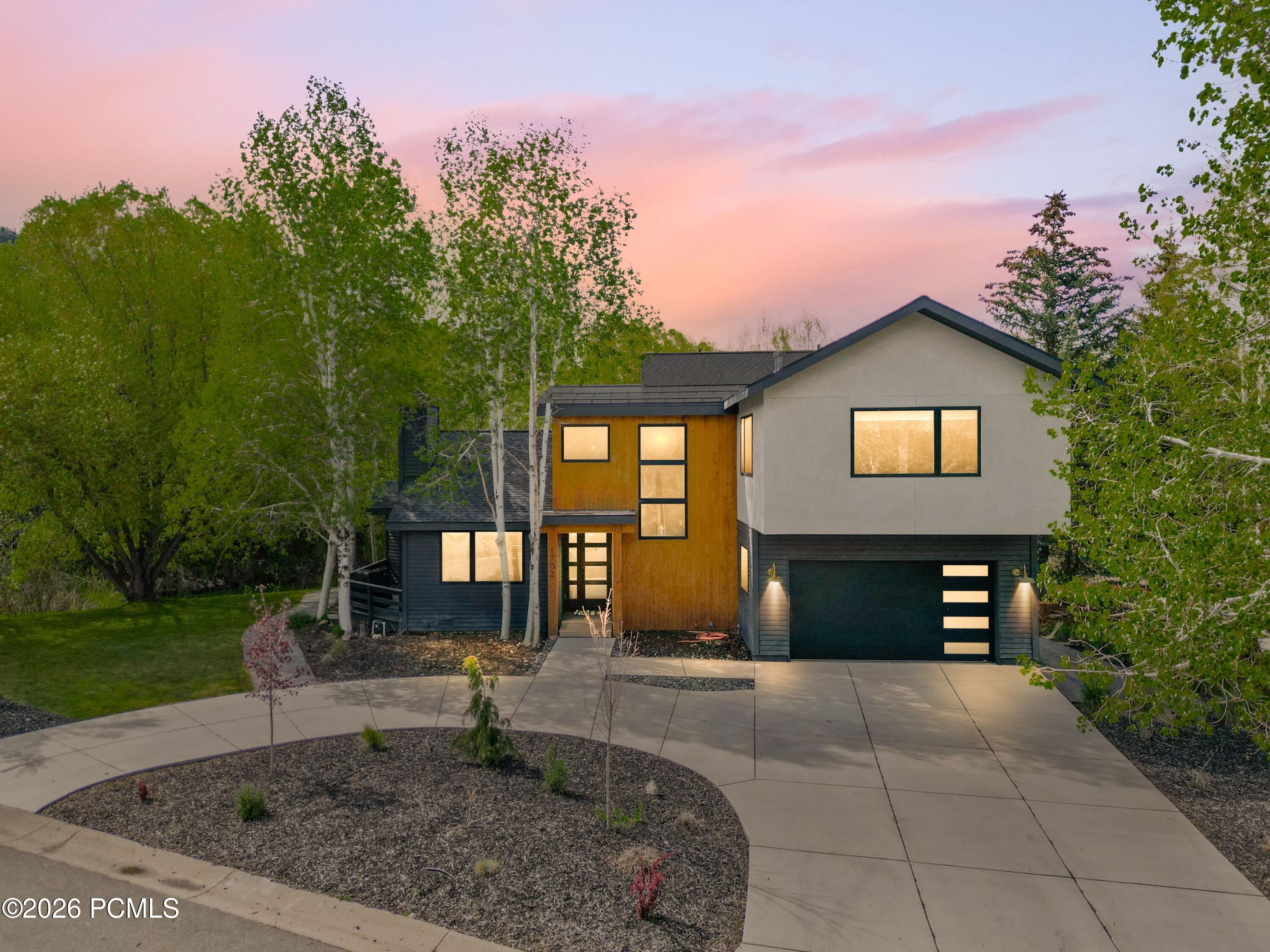 1702 Creek Side Lane