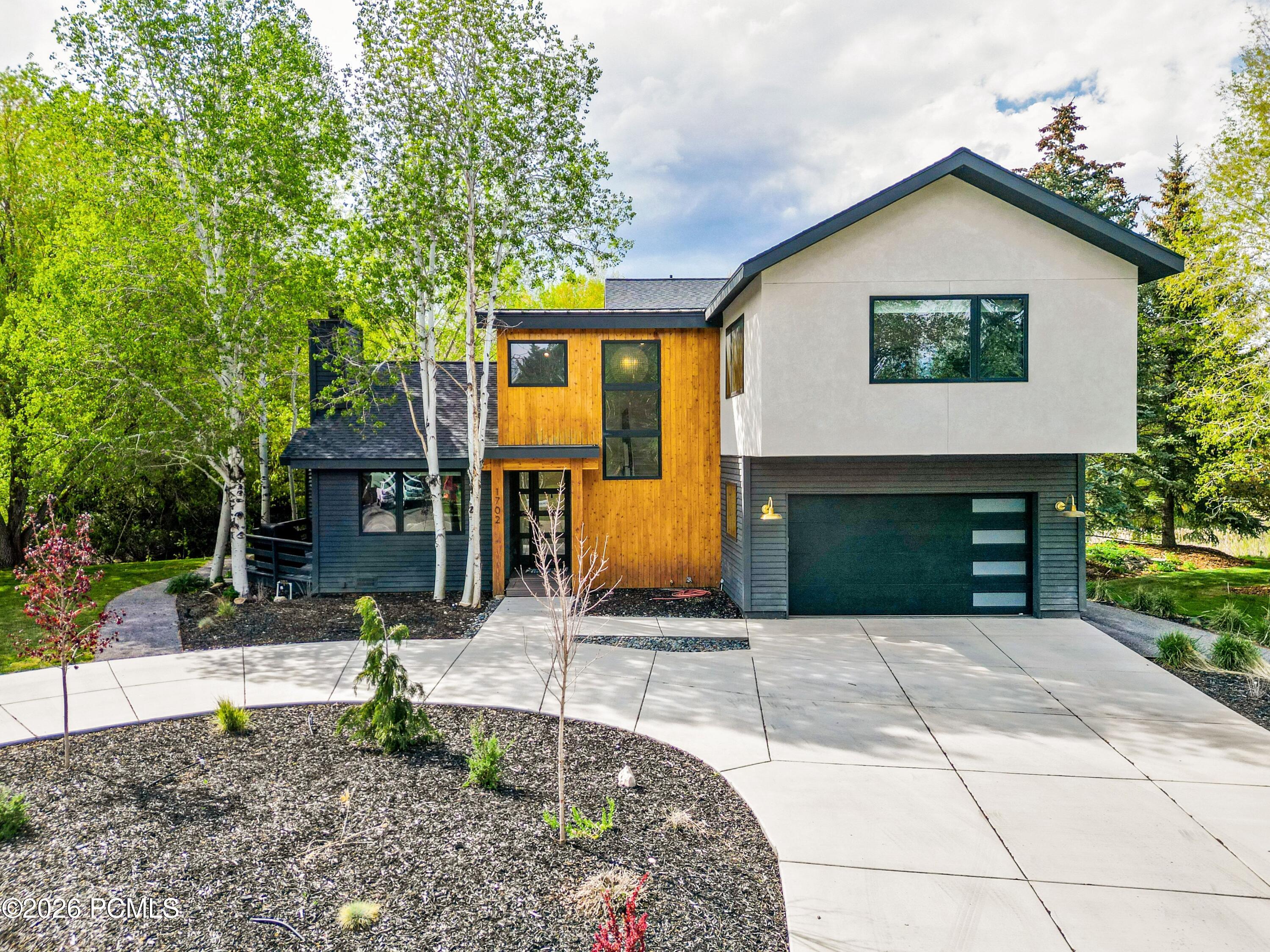 1702 Creek Side Lane
