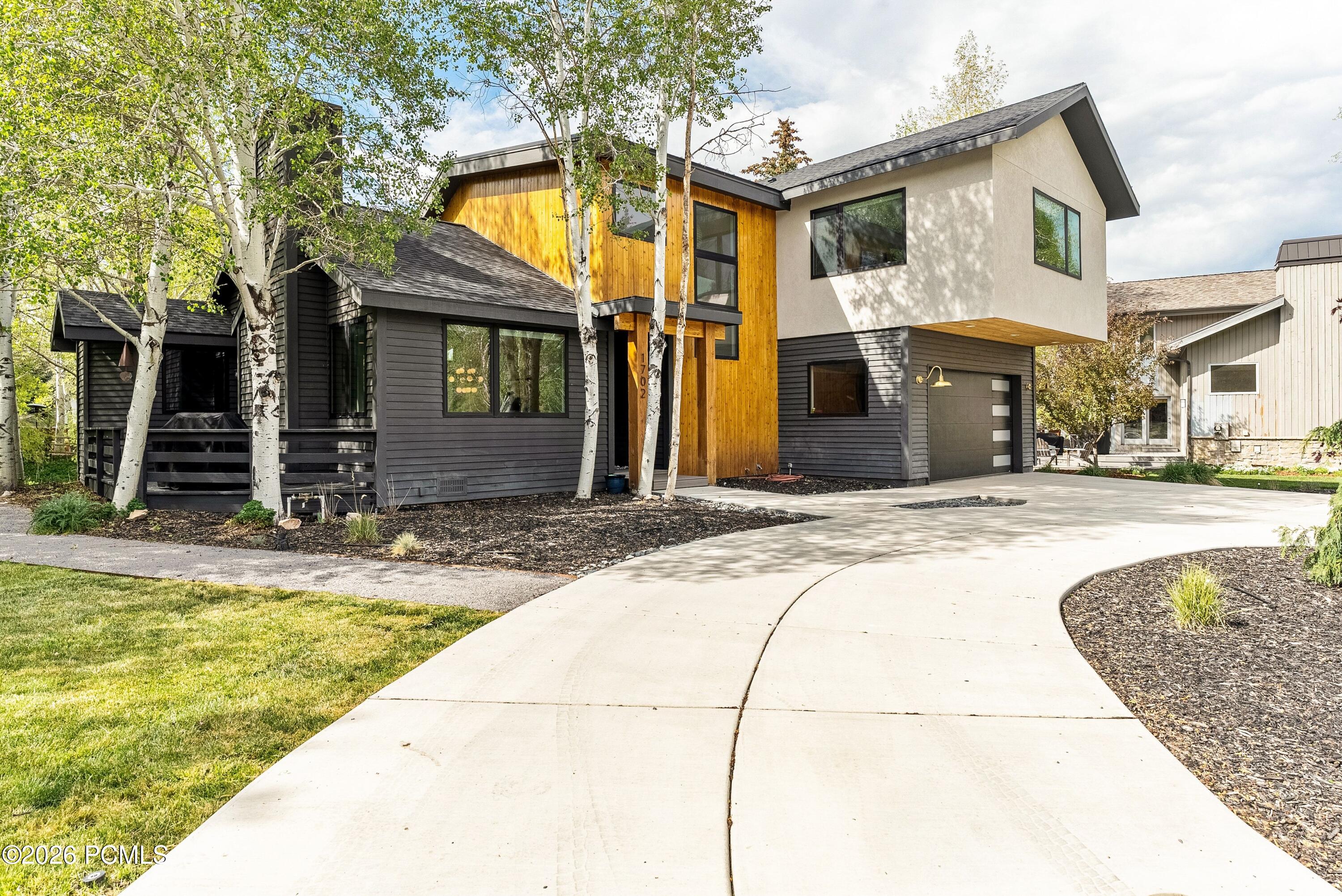 1702 Creek Side Lane