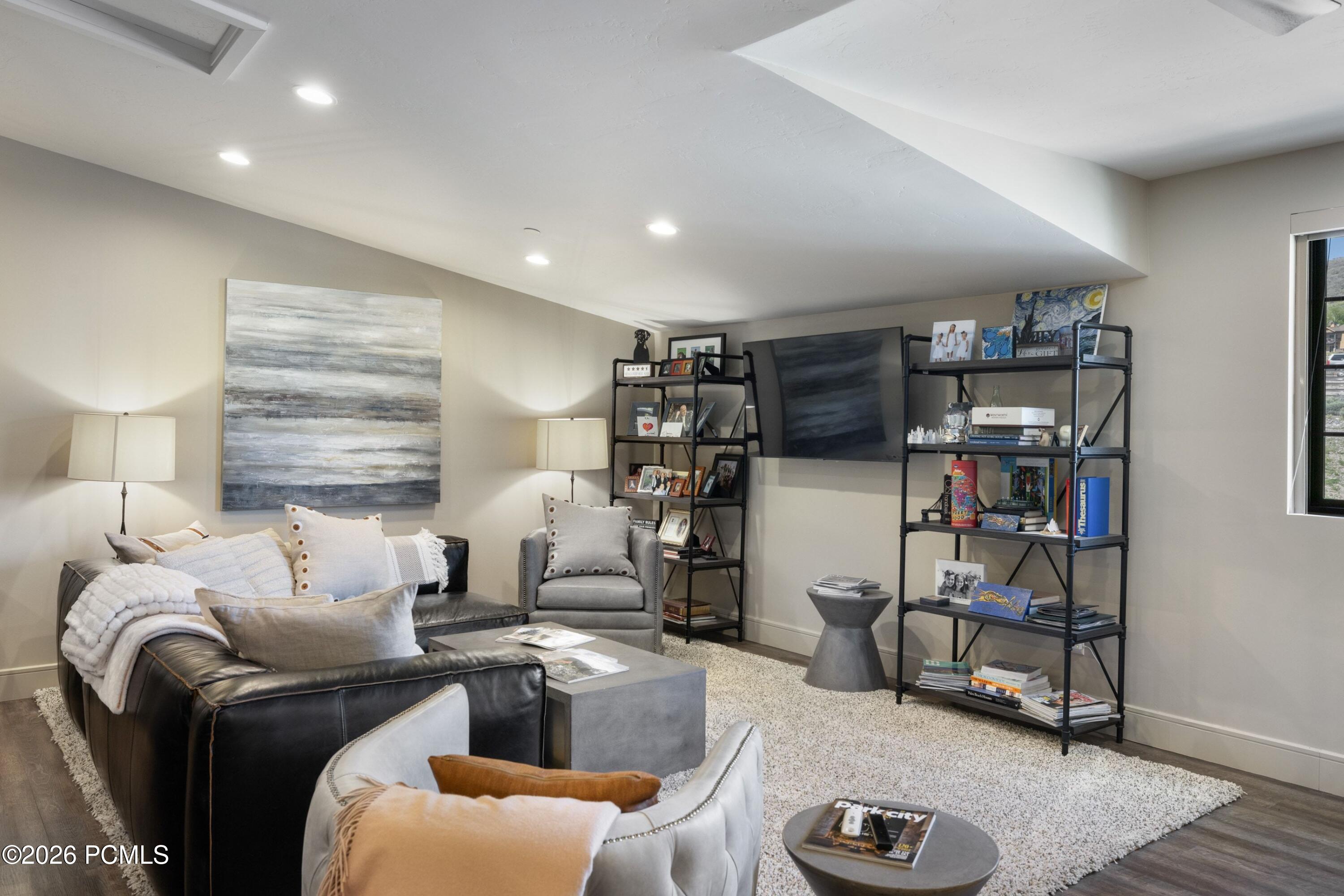 1200 W Lori Lane C15