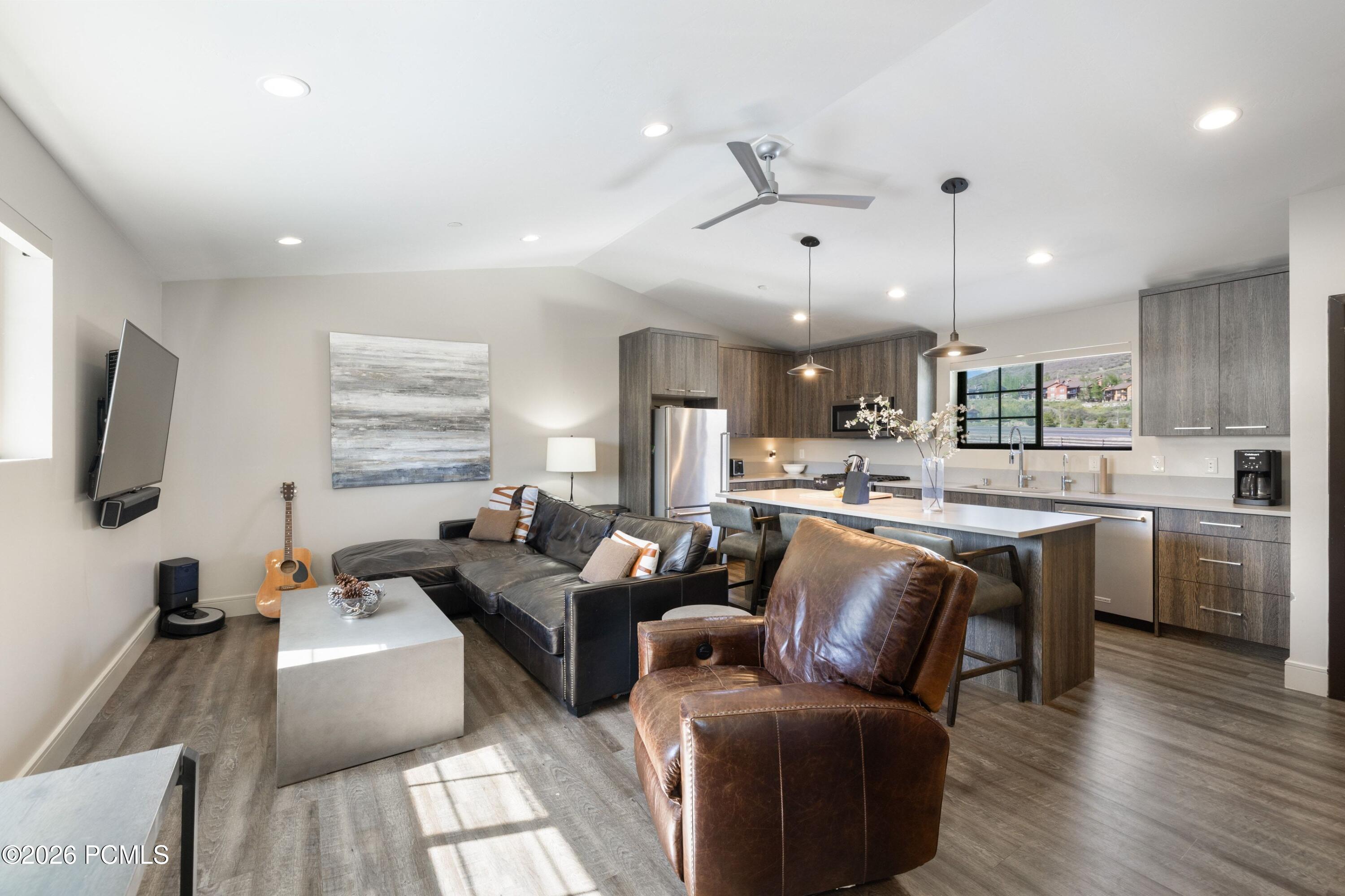 1200 W Lori Lane C15