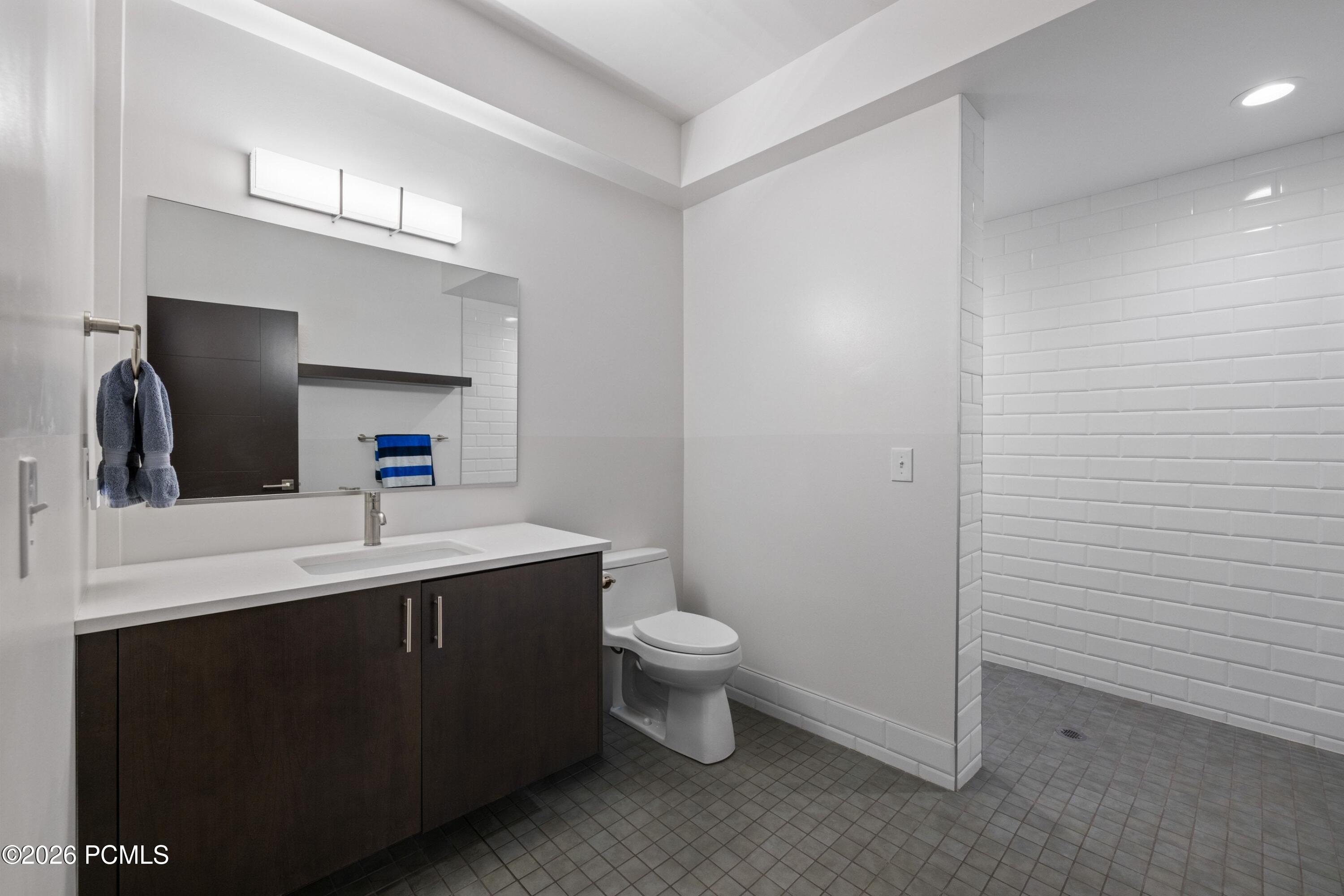 1200 W Lori Lane B7