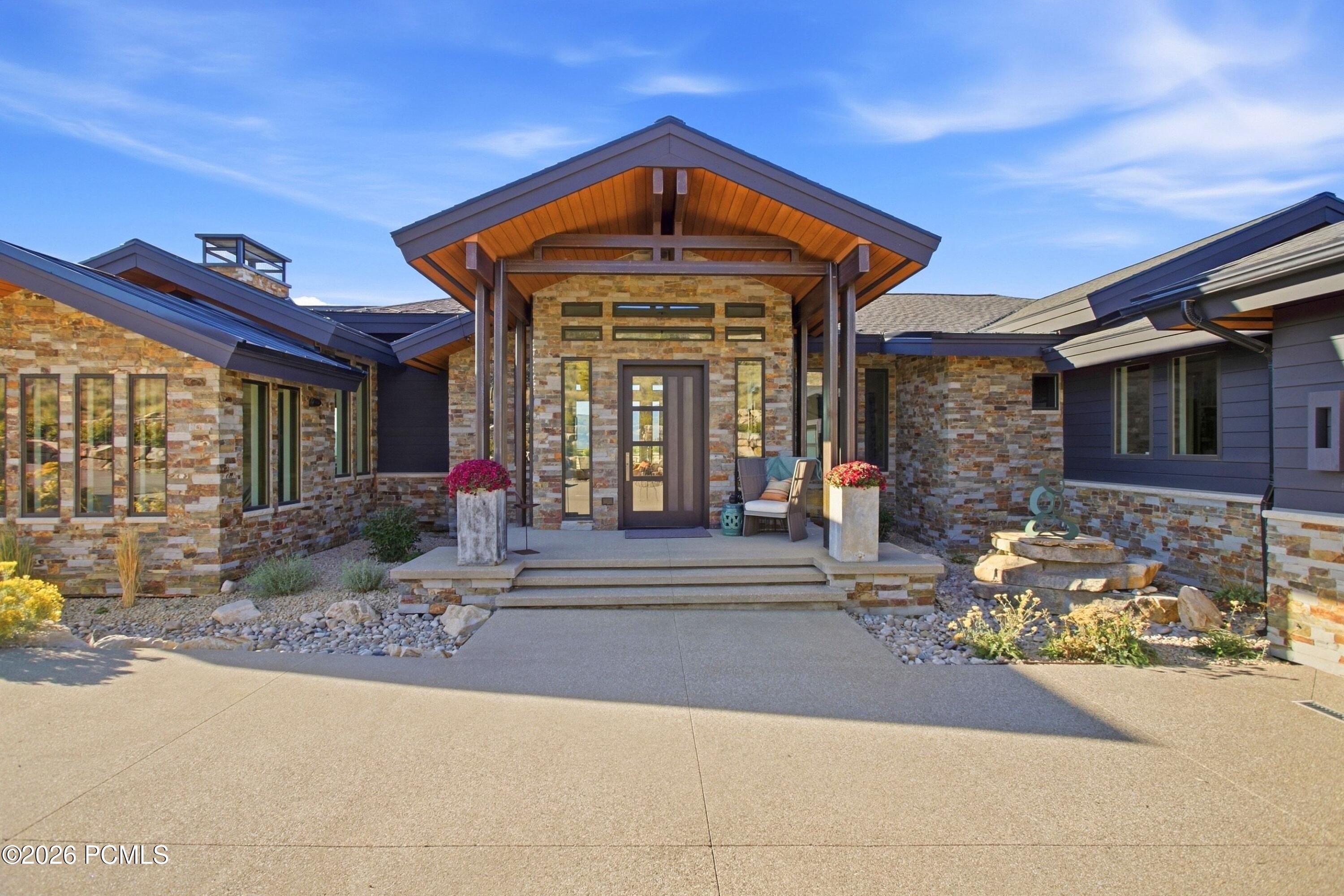 1163 W Red Fox Road