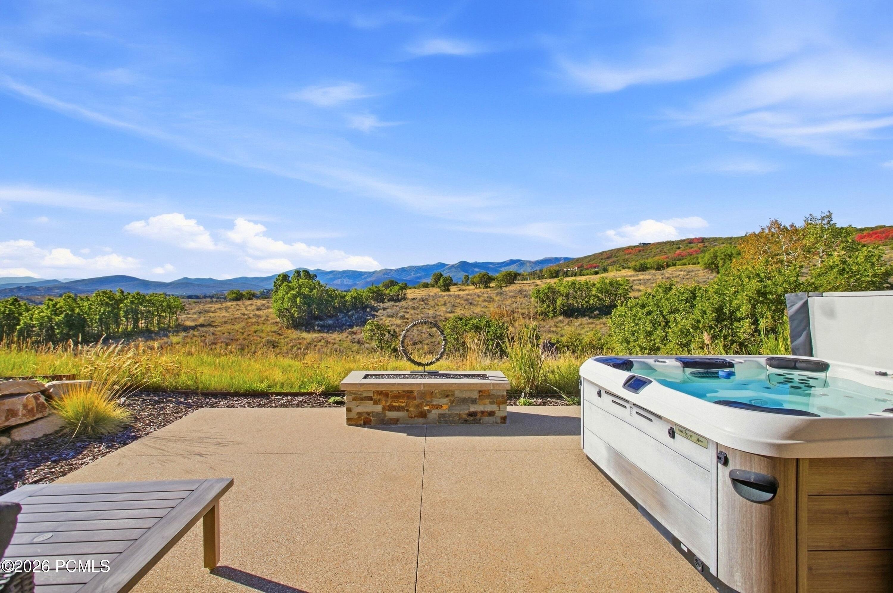 1163 W Red Fox Road