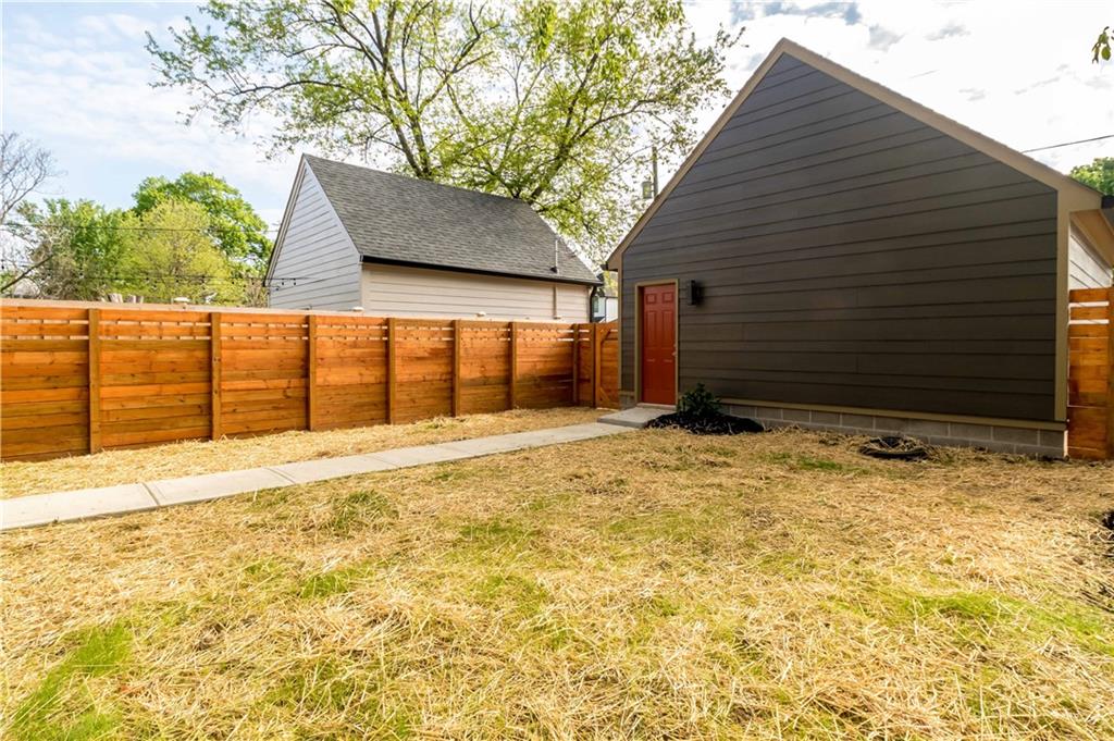 1121 N Beville Avenue