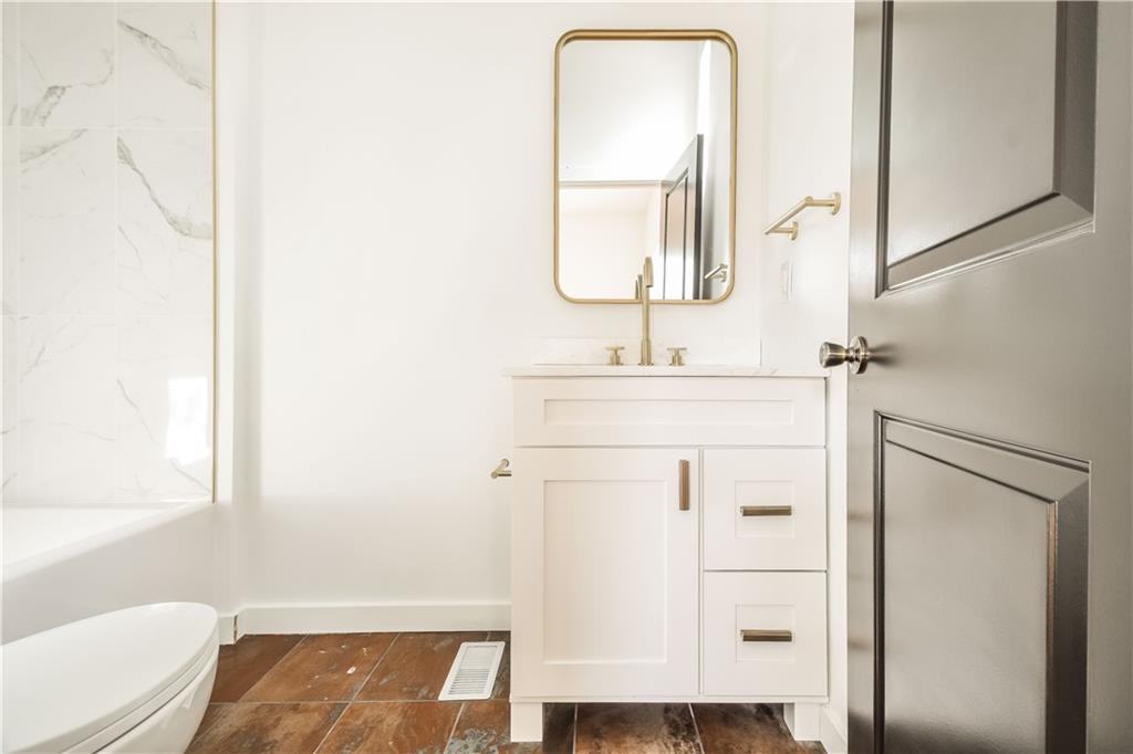 1121 N Beville Avenue