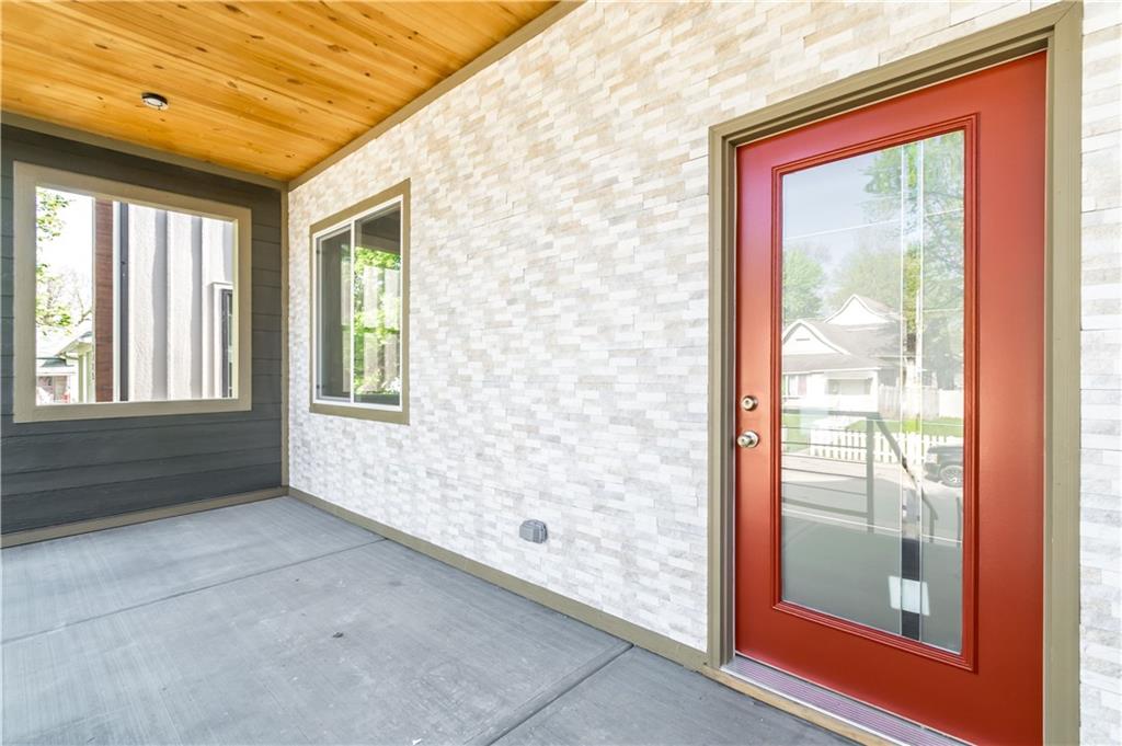 1121 N Beville Avenue