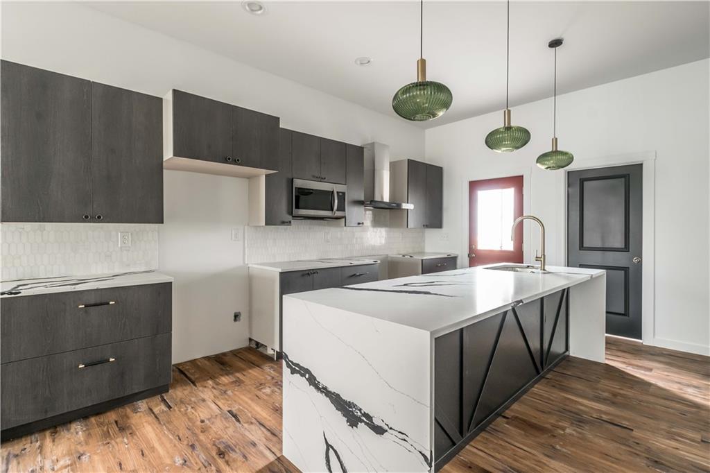 1121 N Beville Avenue