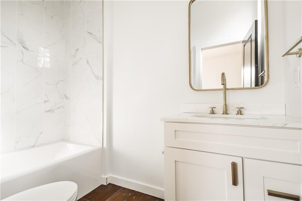 1121 N Beville Avenue