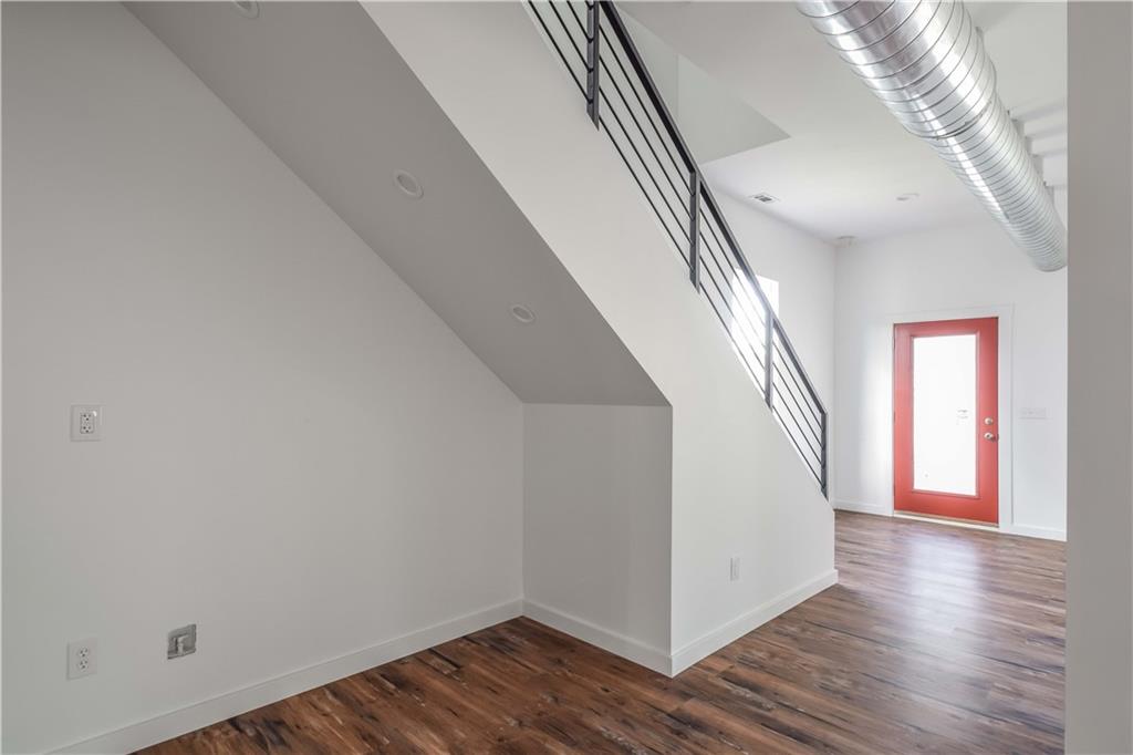 1121 N Beville Avenue