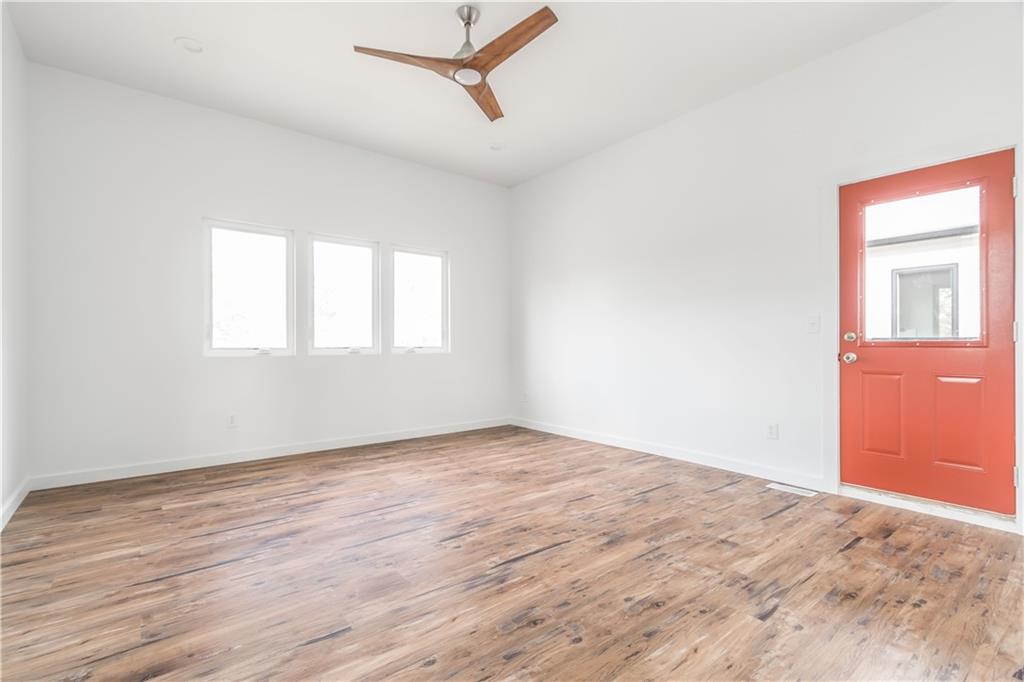 1121 N Beville Avenue