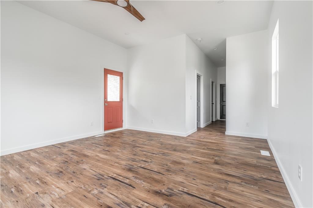 1121 N Beville Avenue