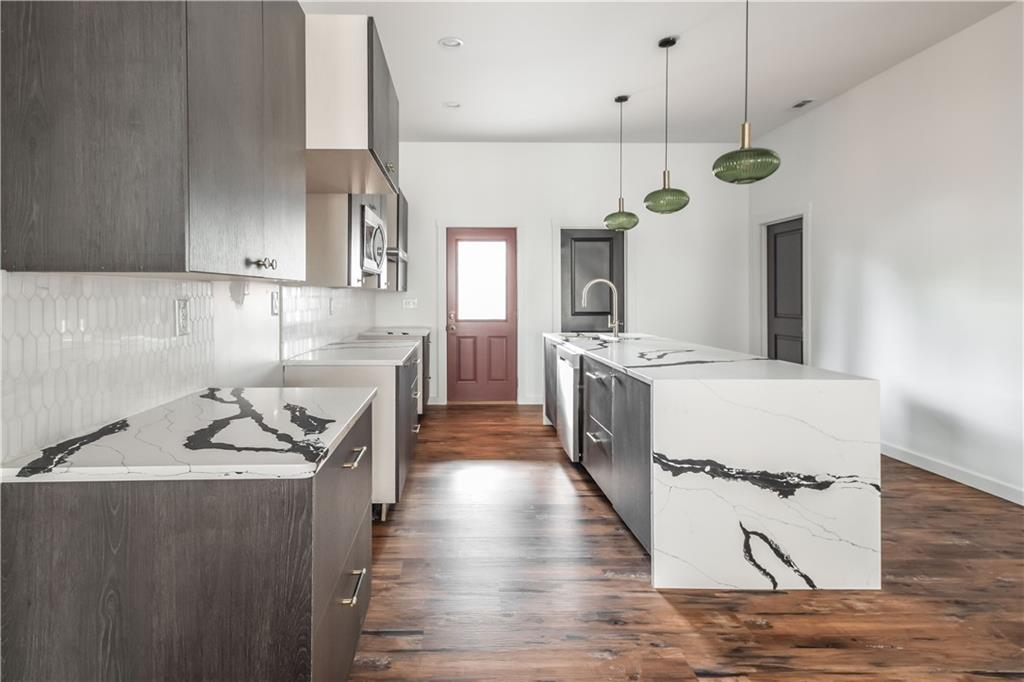 1121 N Beville Avenue