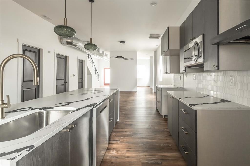 1121 N Beville Avenue