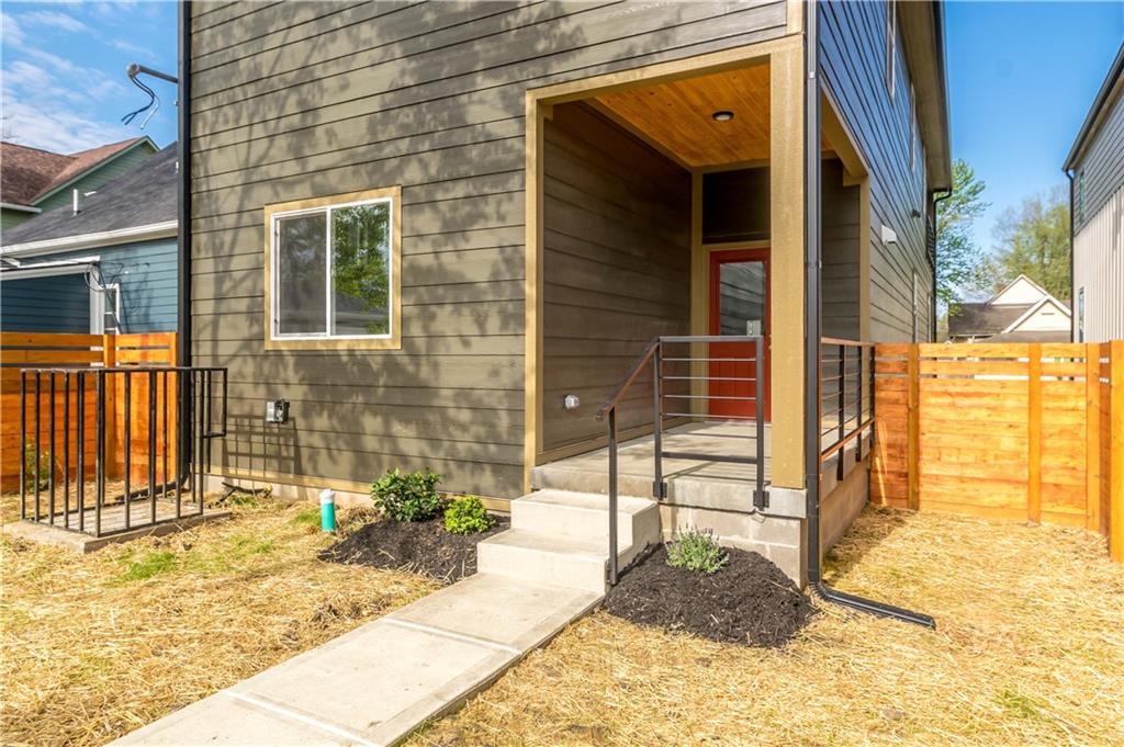 1121 N Beville Avenue