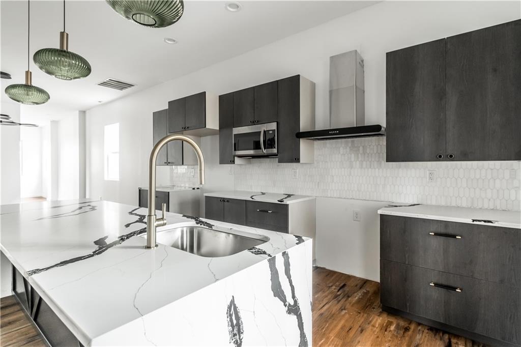 1121 N Beville Avenue