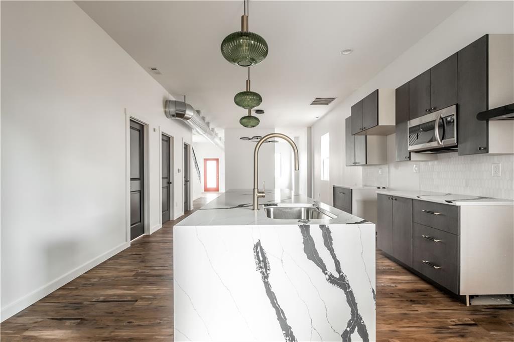 1121 N Beville Avenue