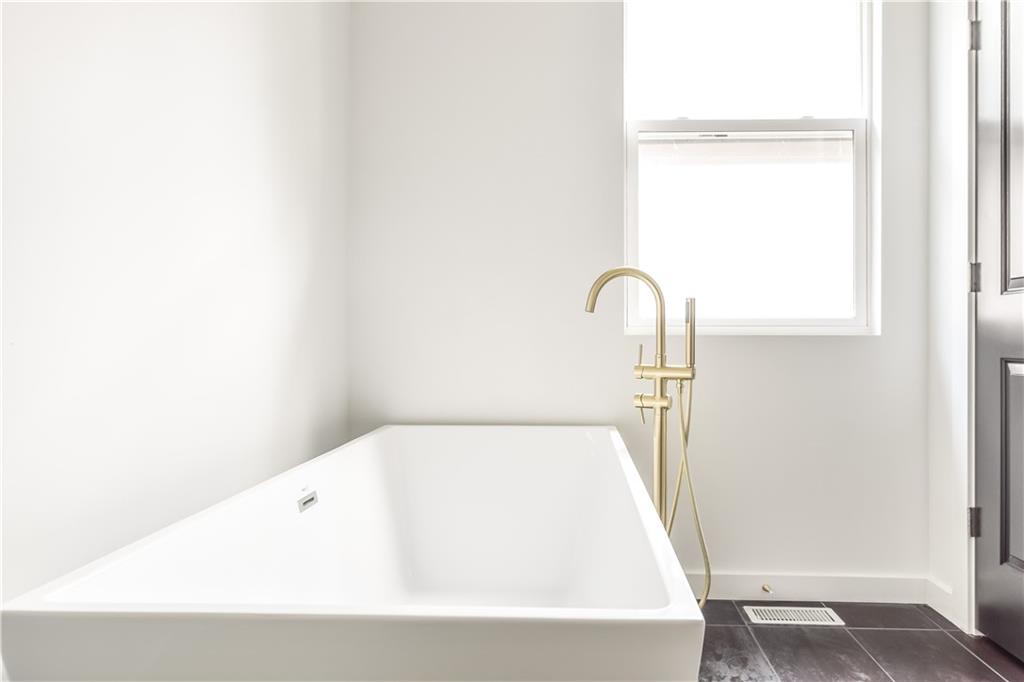 1121 N Beville Avenue