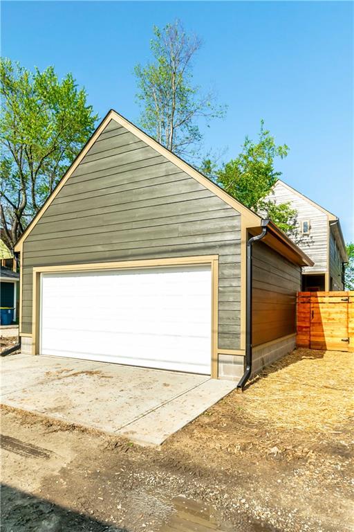 1121 N Beville Avenue