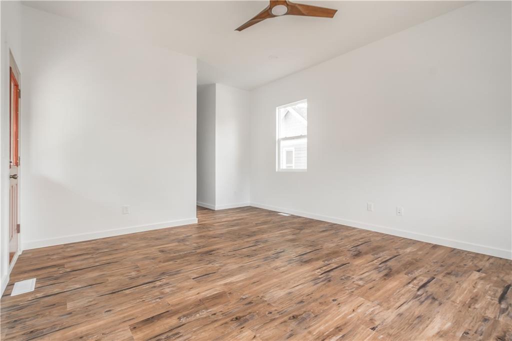 1121 N Beville Avenue