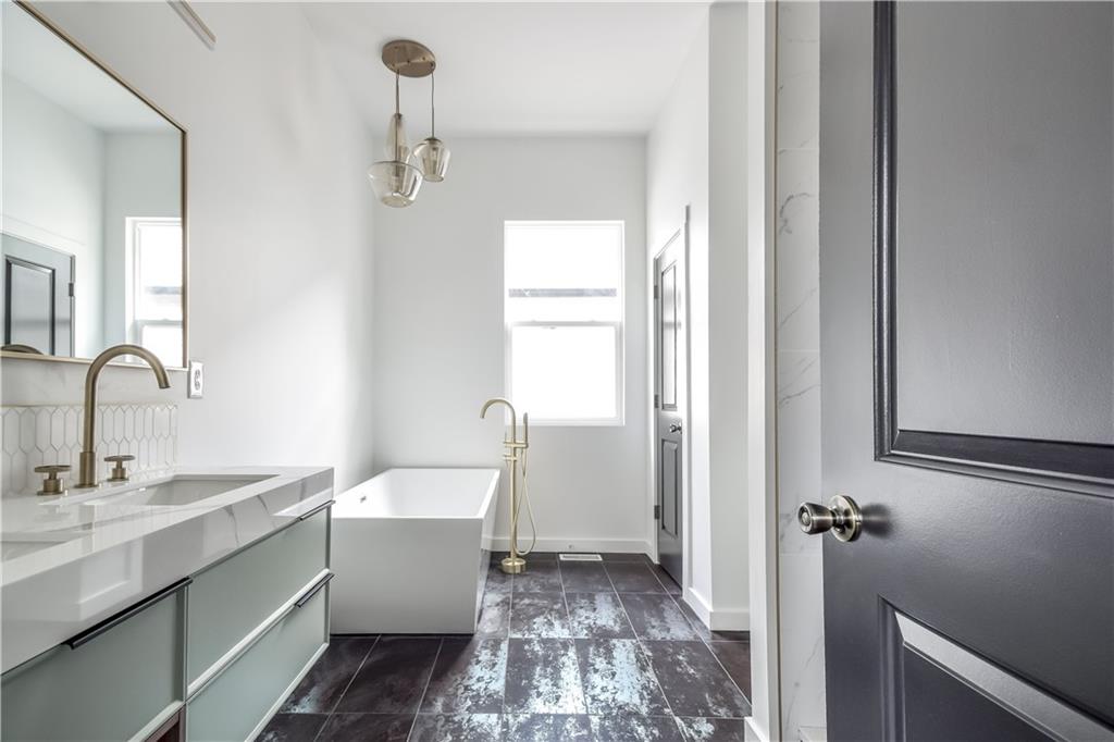 1121 N Beville Avenue