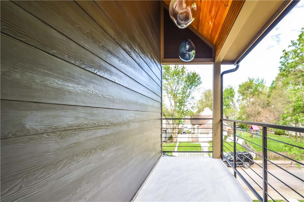 1121 N Beville Avenue