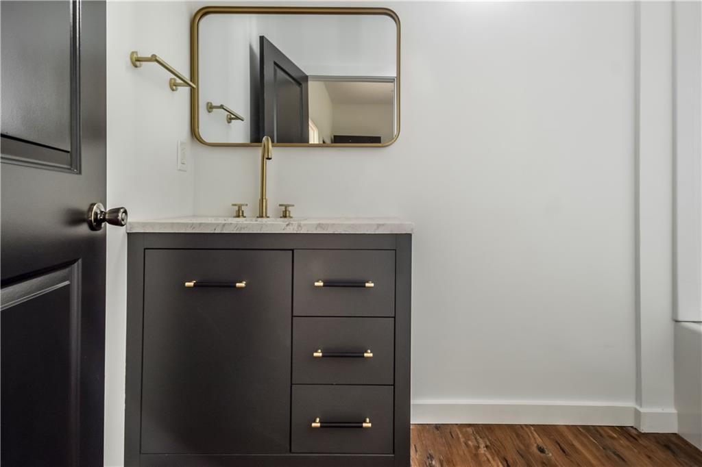 1121 N Beville Avenue