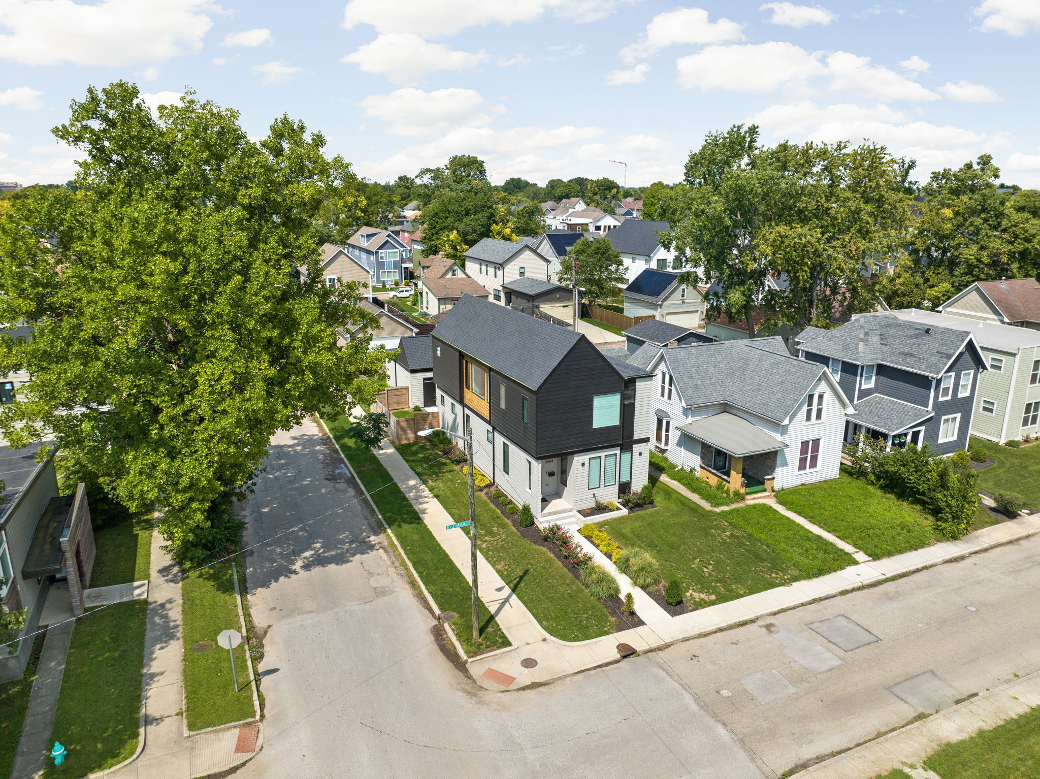 2004 Bellefontaine Street