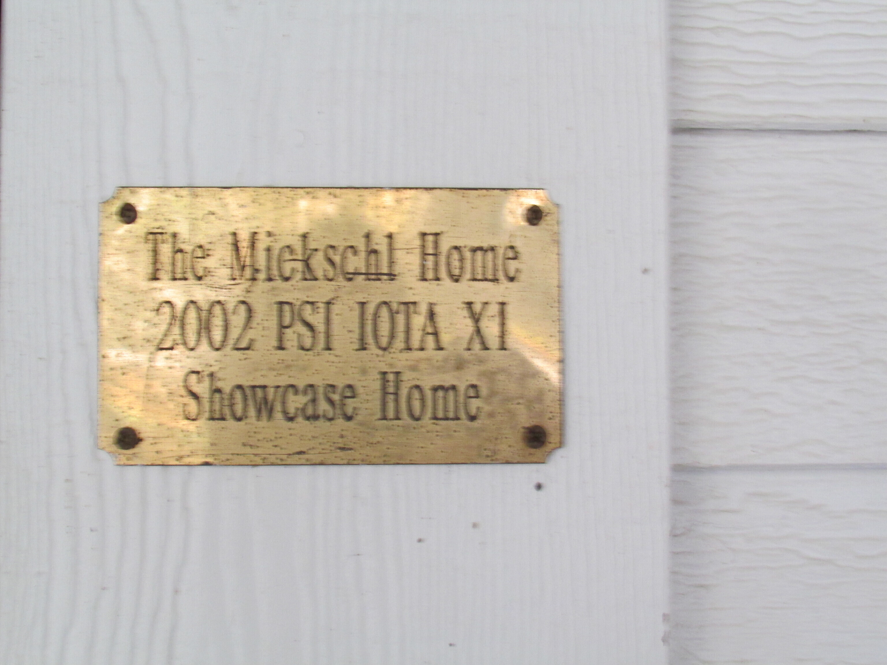 2520 W Blubaugh Avenue