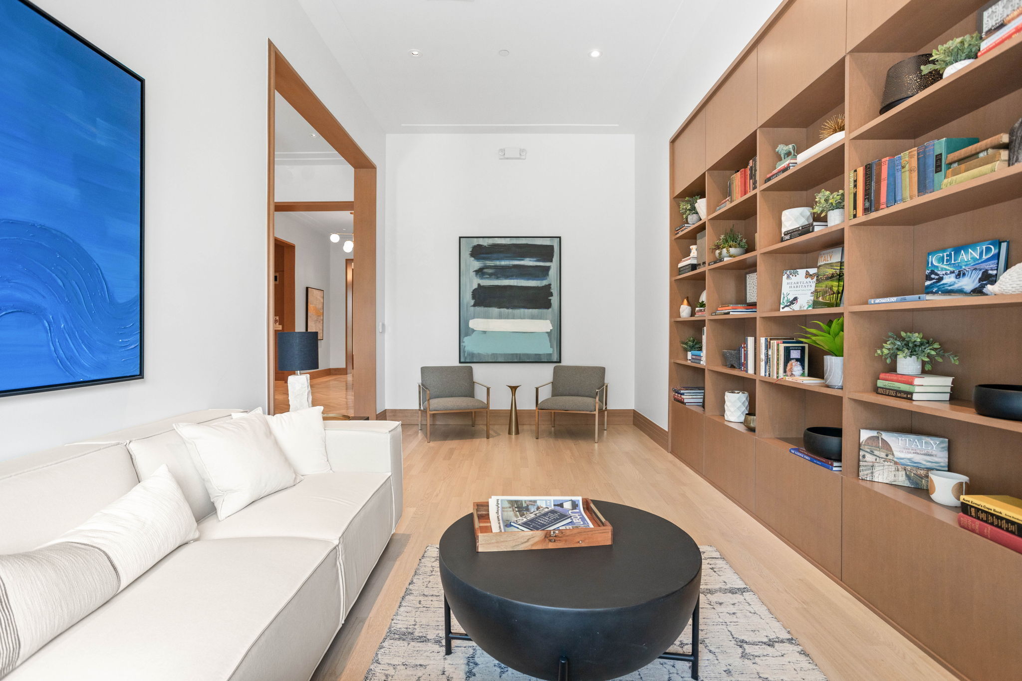 877 N East Street Unit: 201