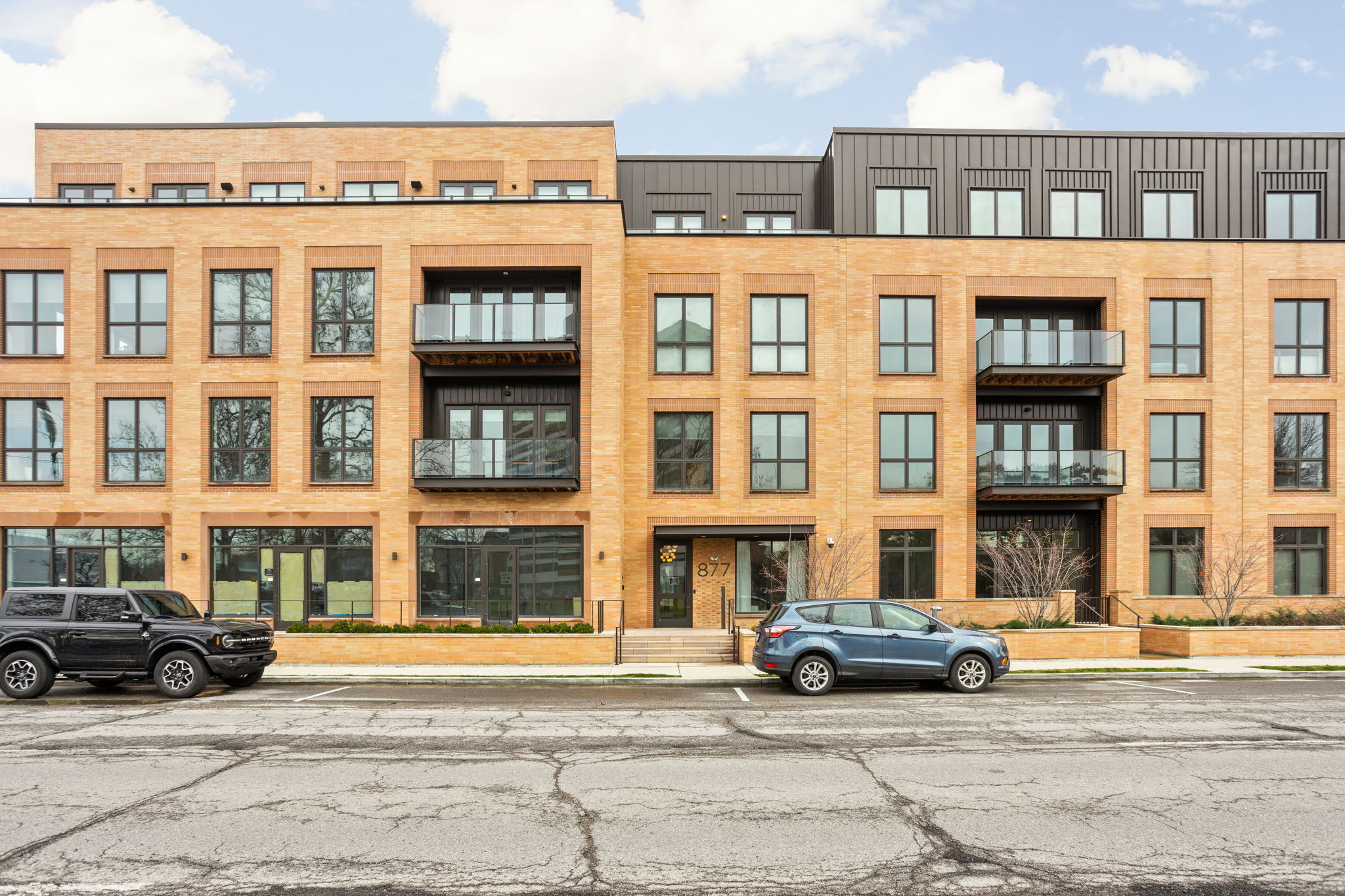 877 N East Street Unit: 201