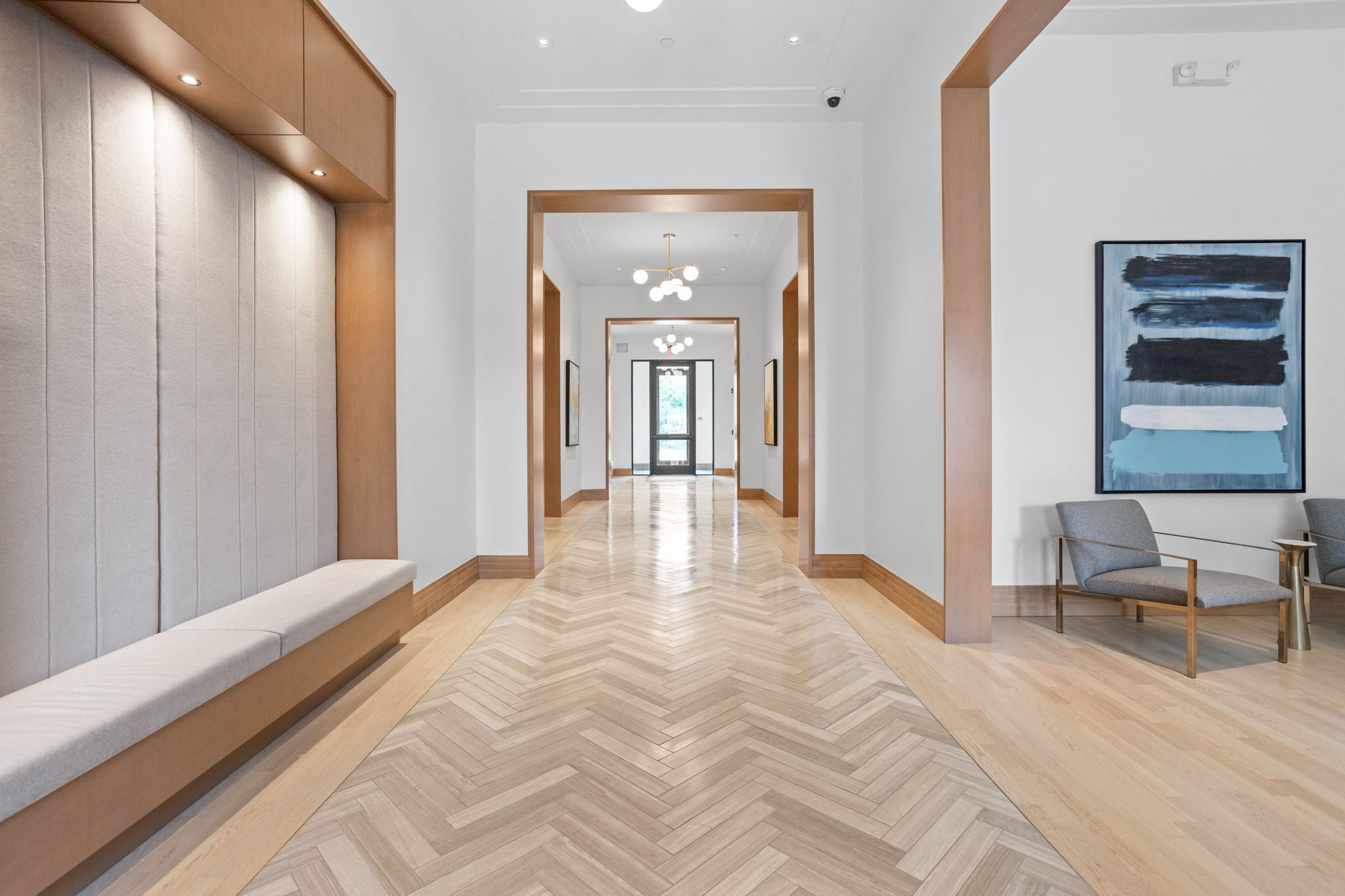 877 N East Street Unit: 201