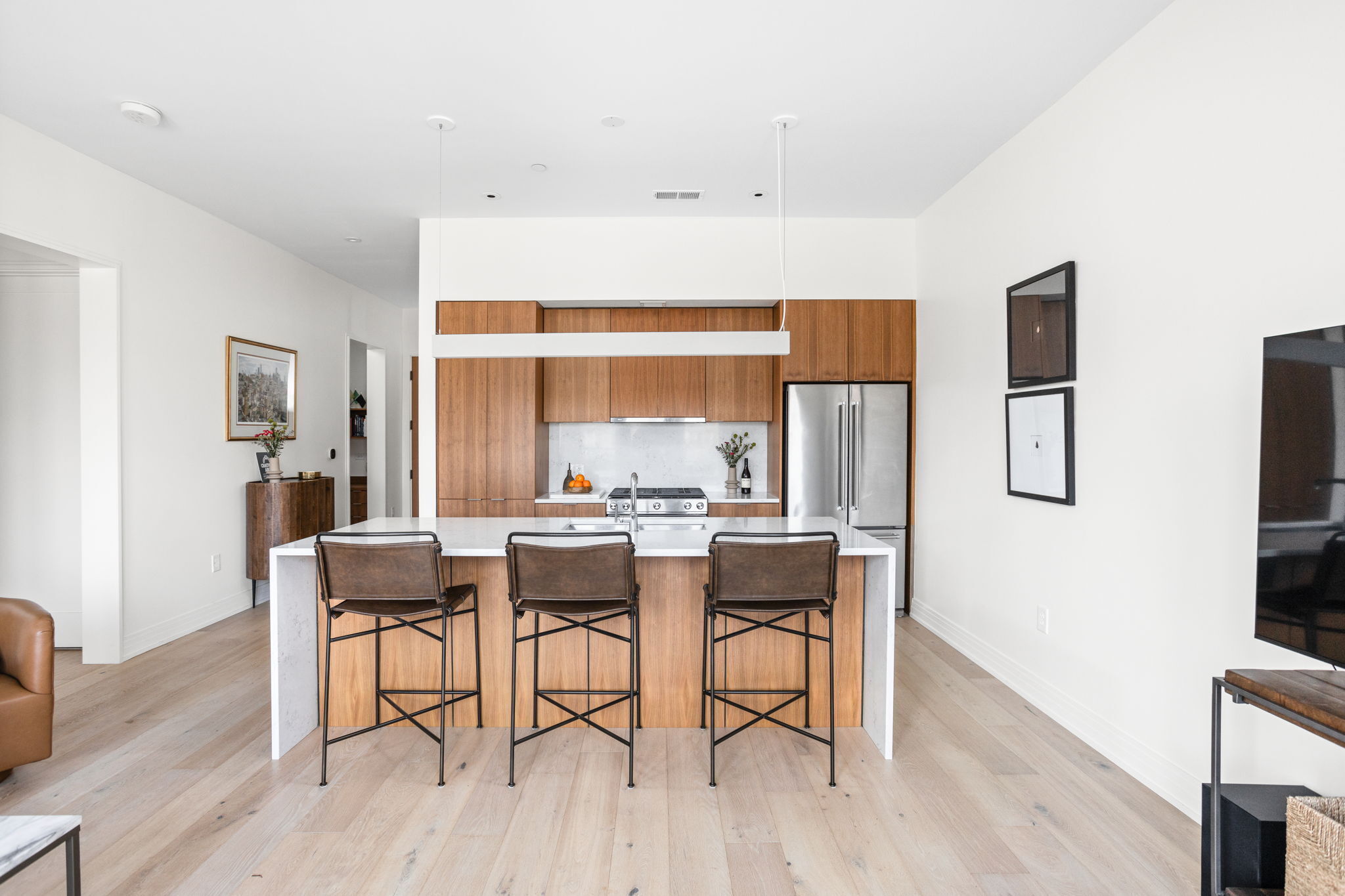 877 N East Street Unit: 201