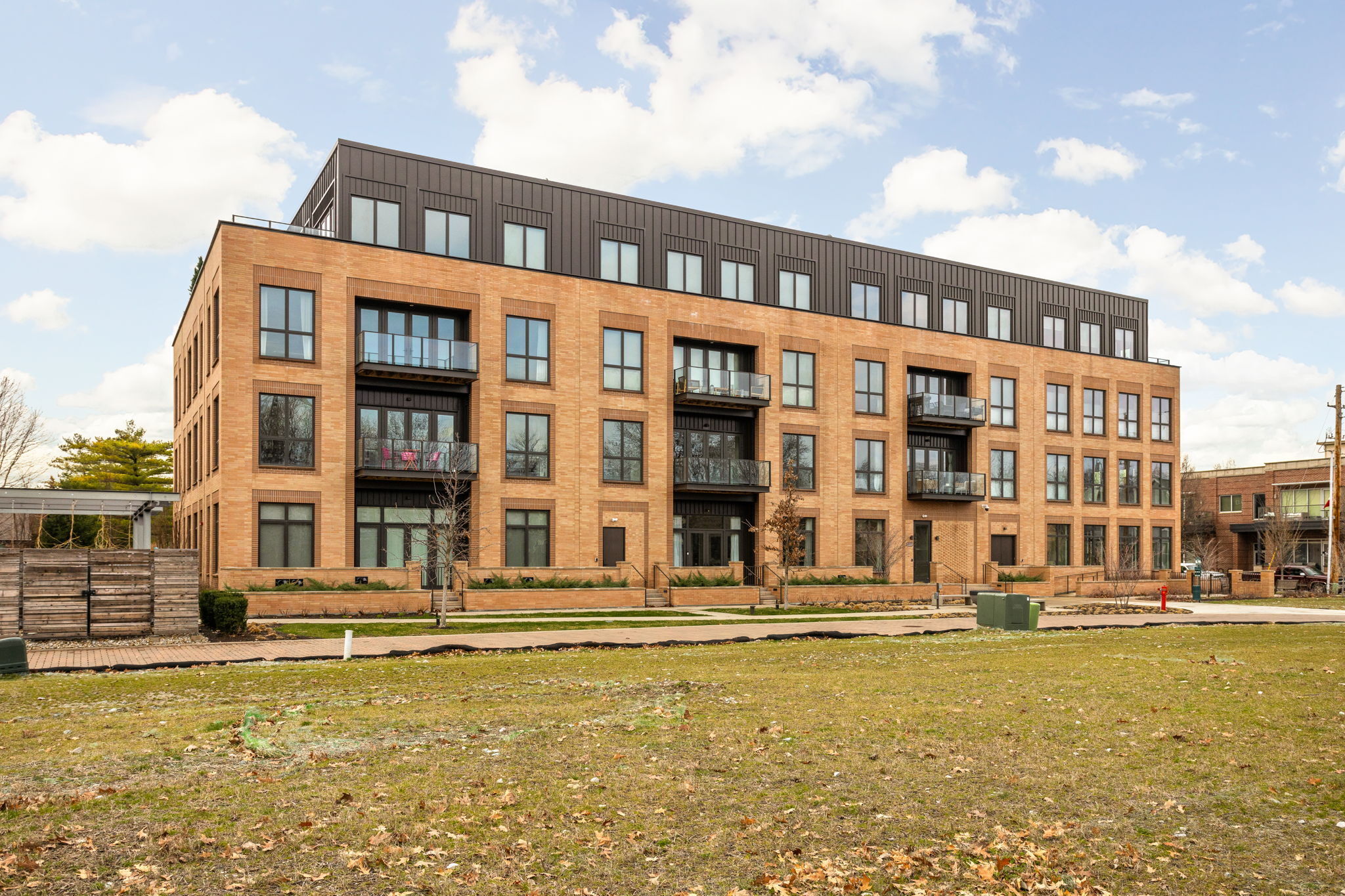 877 N East Street Unit: 201