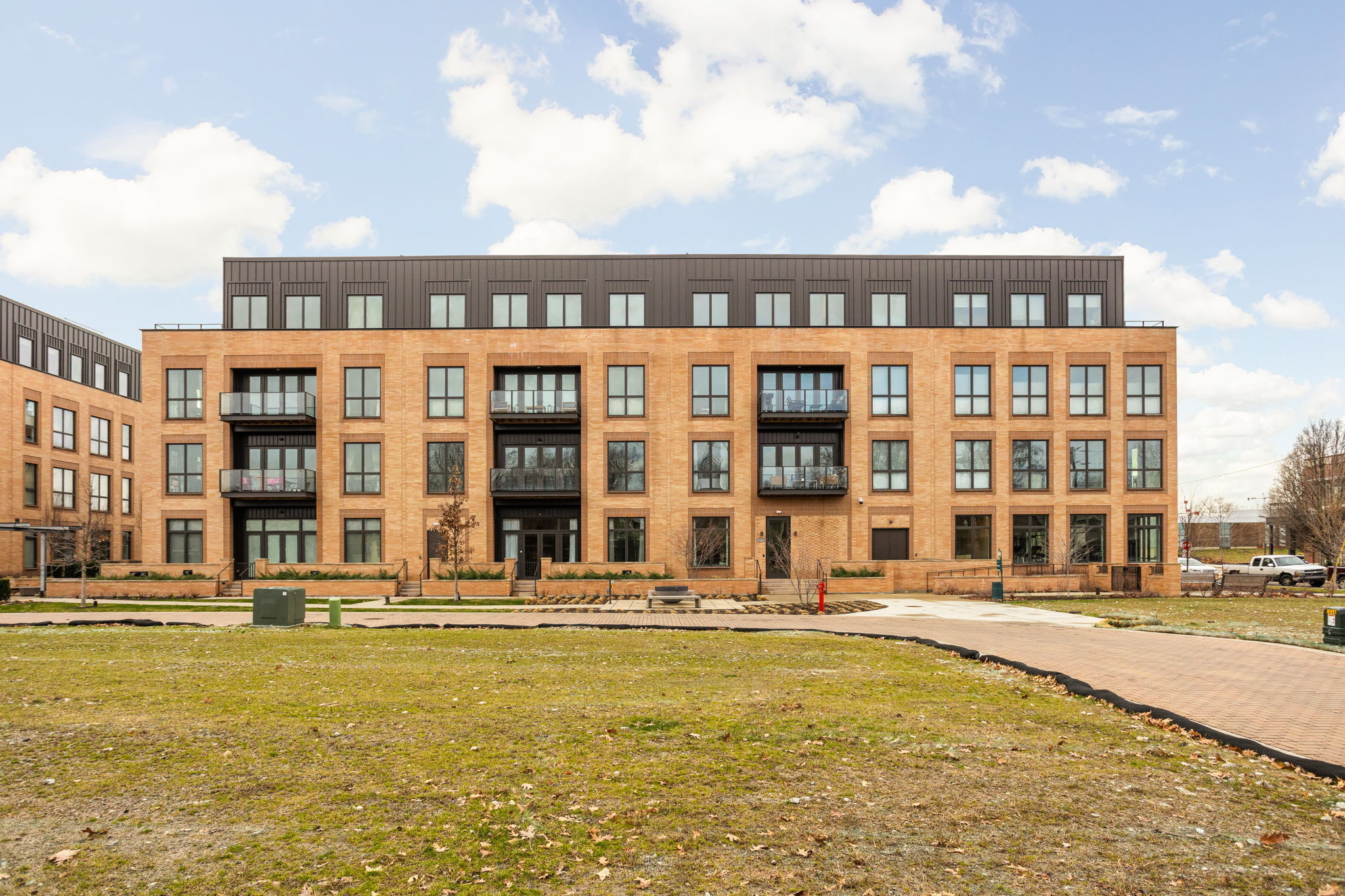 877 N East Street Unit: 201