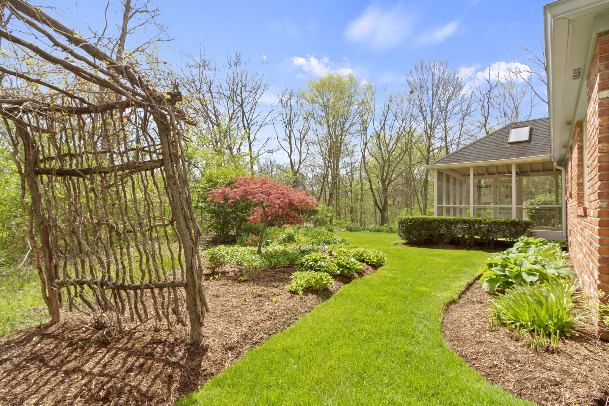 885 Sugarbush Ridge