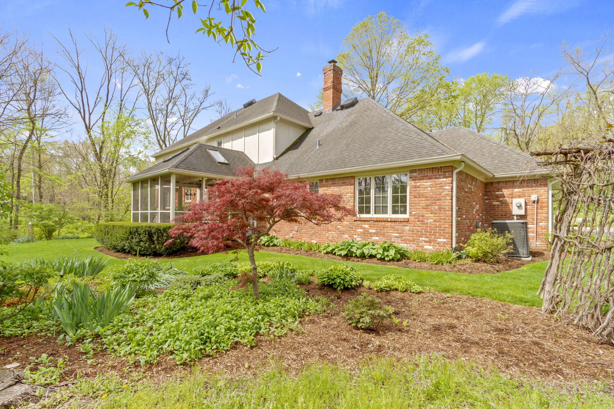 885 Sugarbush Ridge